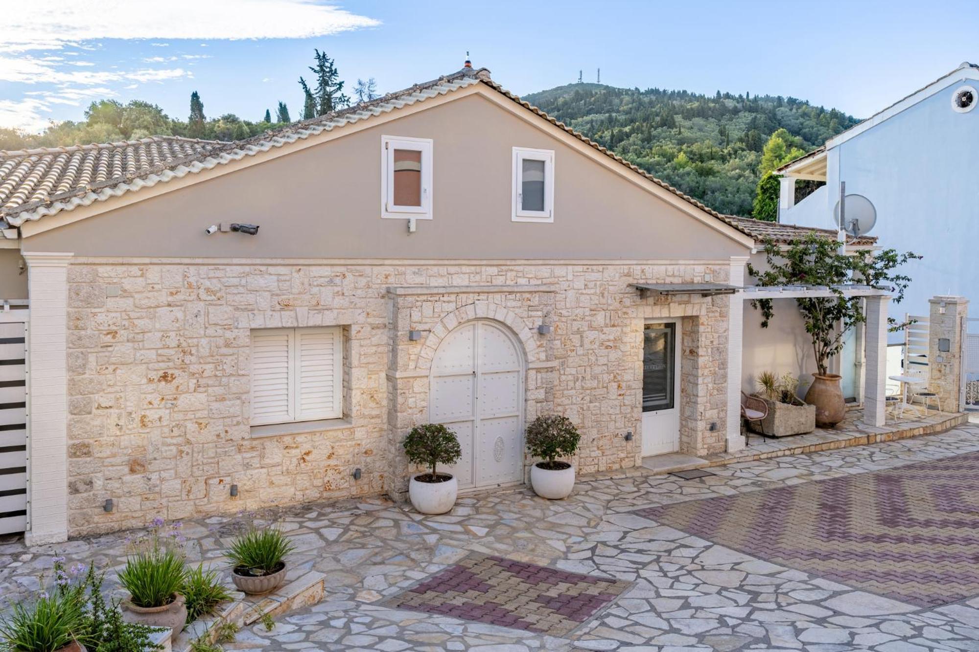 Loulass Village Aparthotel *